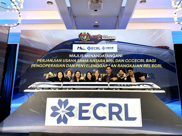 Signing Ceremony of The Joint Venture Agreement Between MRL and CCCECRL for the operation and maintenance of The East Coast Rail Link (ECRL) Rail Network